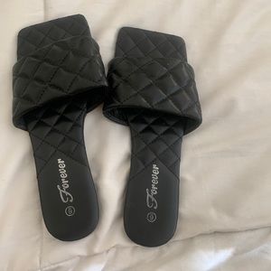 Size 6 fits like a 7 women’s